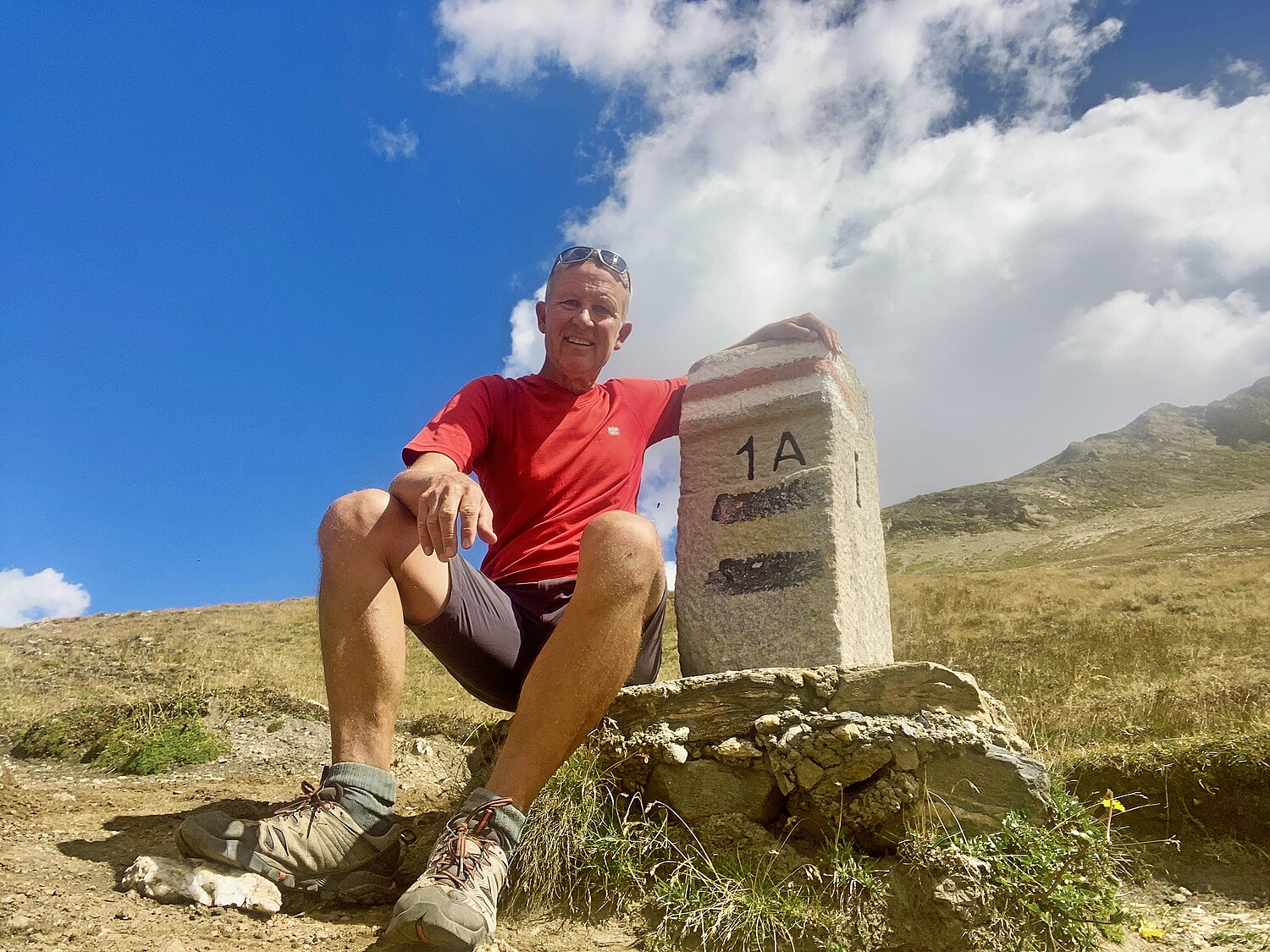 Heinz Egli sul passo del Gries nel Vallese, al confine con l’Italia.