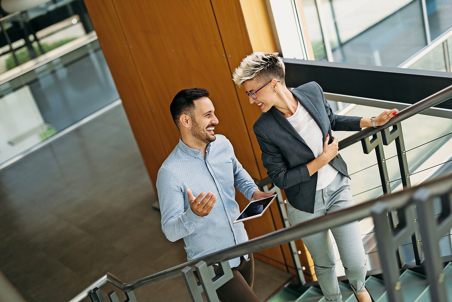 Un ambiente di lavoro sano giova all’azienda e ai suoi dipendenti sia in termini umani che finanziari.