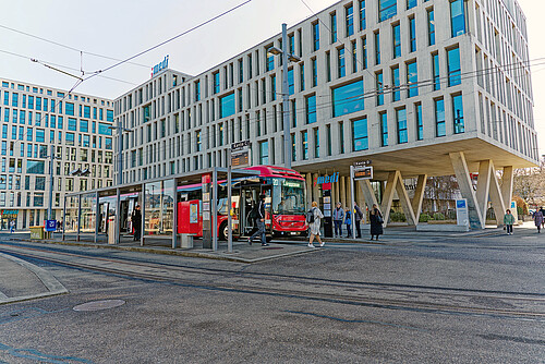 La stazione di Wankdorf a Berna: un esempio di una piattaforma dei trasporti.